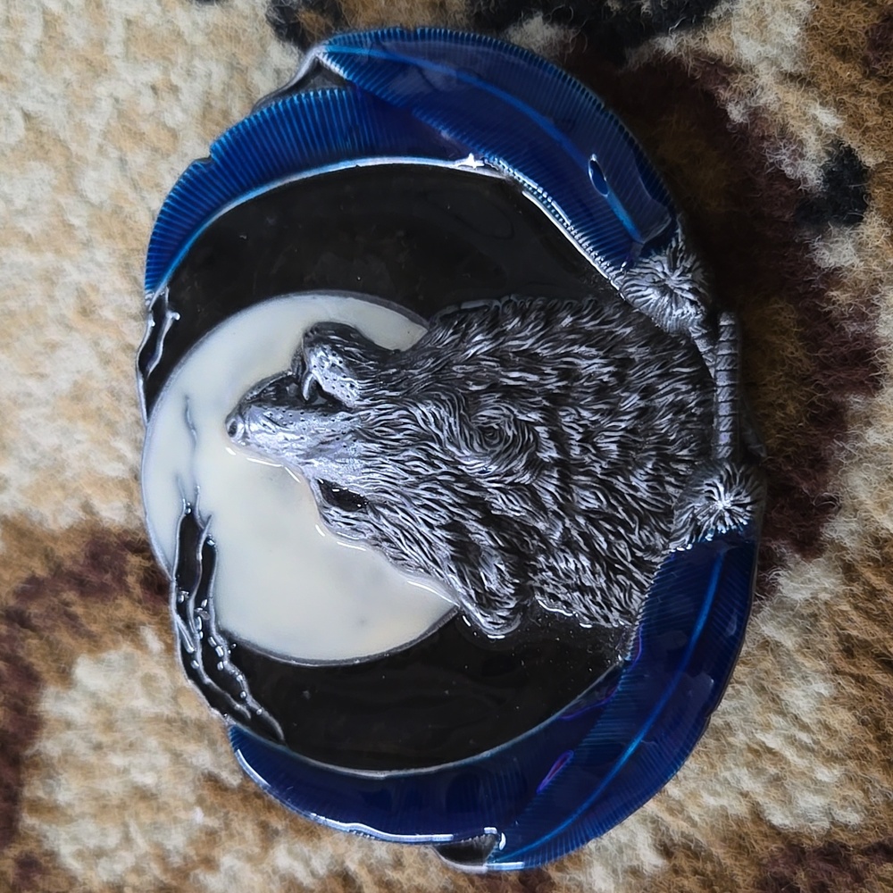 Lone Wolf Y2K Large Belt Buckle Twilight Team Jacob Howling at the Moon - Picture 3 of 6